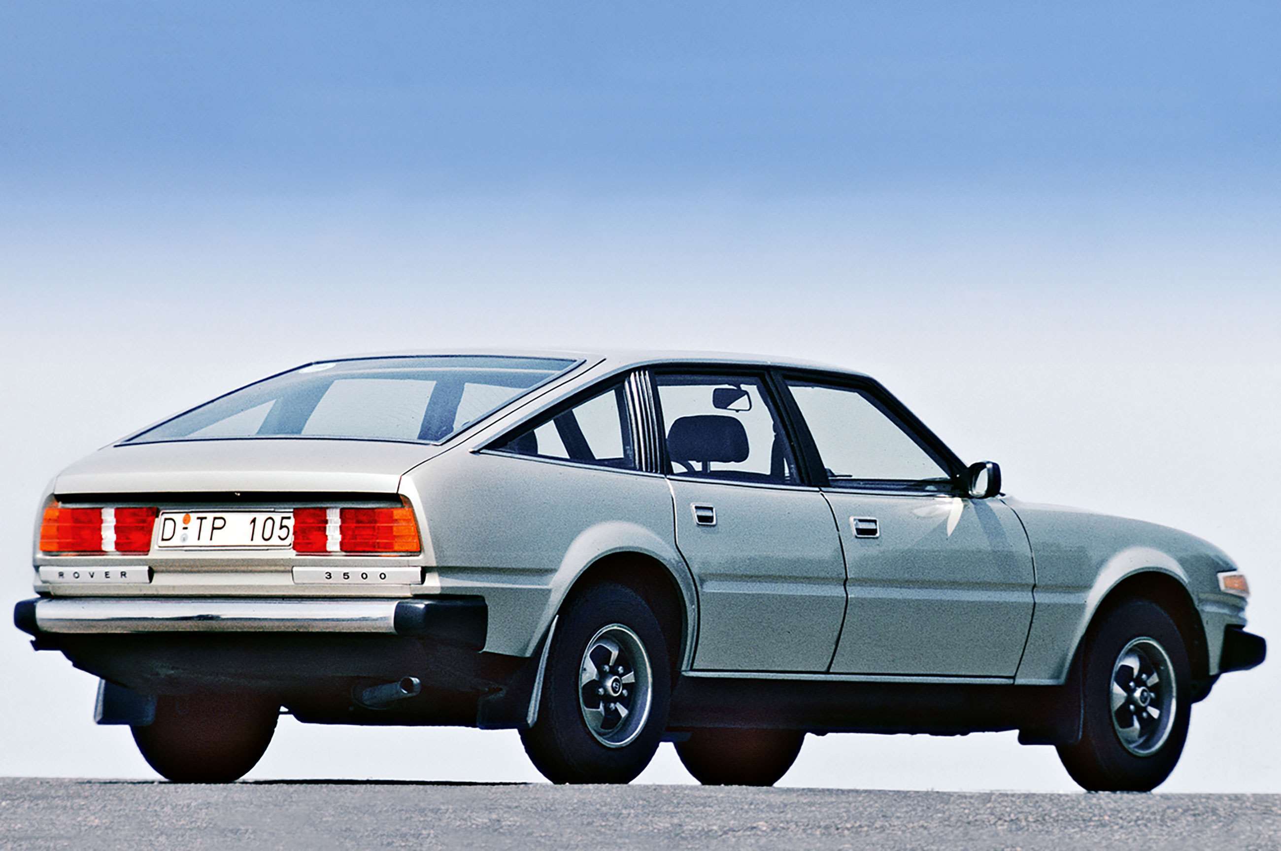 anorak-tail-lights-list-rover-sd1-goodwood-13112020.jpg