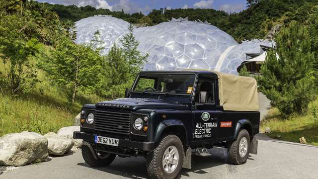 land-rover-defender-electric-goodwood-22032021.jpg