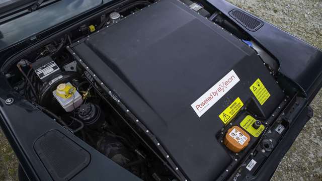 land-rover-defender-electric-powertrain-goodwood-22032021.jpg